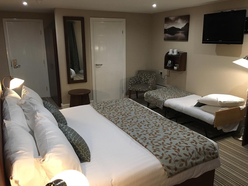 Twin Oaks Hotel Chesterfield Szoba fotó